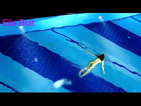 ❤️ Non podo deixar de mirar, unha moza loira que é sorprendida nadando espida na piscina do resort ELLA BOLT ❤️❌ Porno fb na pornografía gl.doujin-sexy.ru ☑